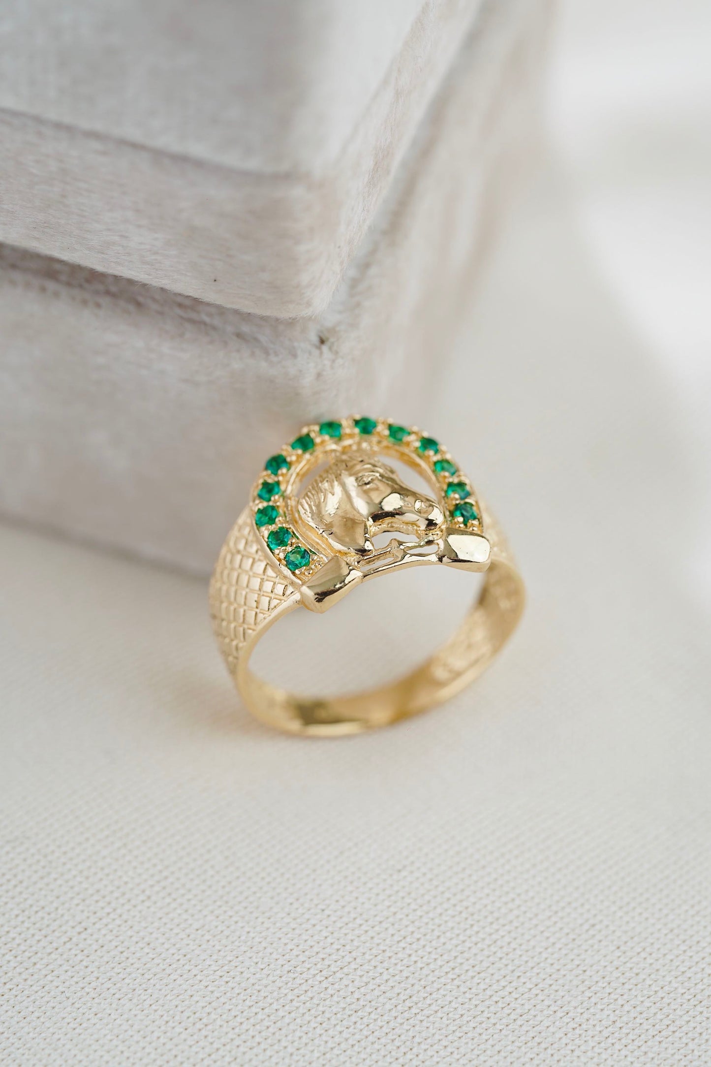 Anillo Caballo 5.75gr Talla 11 Circones Verdes Oro Amarillo